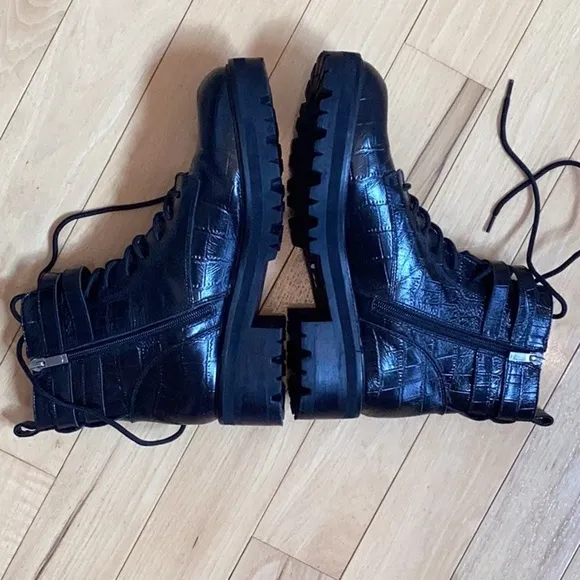 Marc Fisher MLBarren2 black leather embossed platform combat boots. Women’s 10