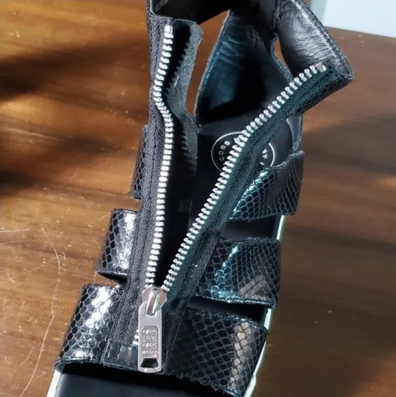 Marc Jacobs 38/7.5 NEW Cage Sneakers Sandals Black Leather Snake Zippers Flats