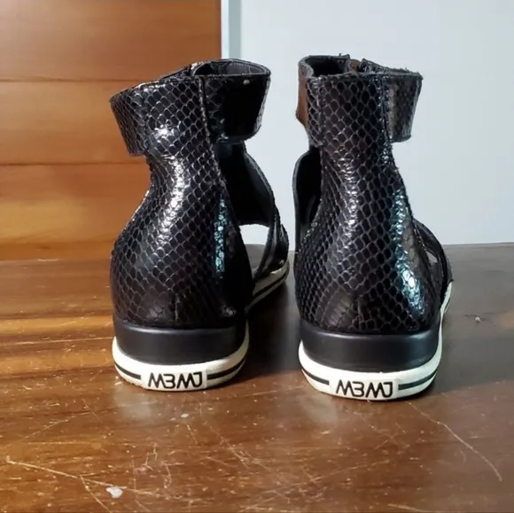 Marc Jacobs 38/7.5 NEW Cage Sneakers Sandals Black Leather Snake Zippers Flats