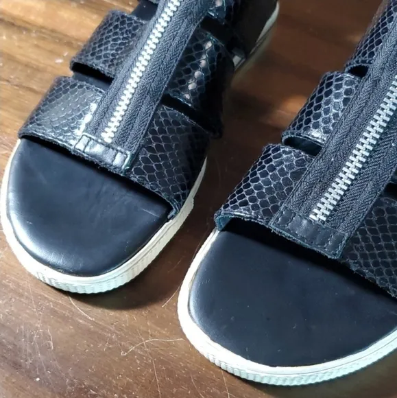 Marc Jacobs 38/7.5 NEW Cage Sneakers Sandals Black Leather Snake Zippers Flats