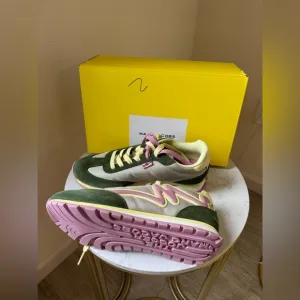 MARC JACOBS Women's The Jogger Contrasting Lace Up Sneakers NEW 11 size