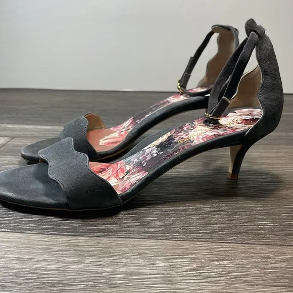 Marion parke gray sandals size 8.5 (f185)
