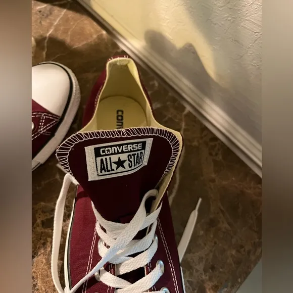 Maroon All-Star Converse men’s Low-Top Sneakers 9M /11W