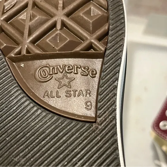Maroon All-Star Converse men’s Low-Top Sneakers 9M /11W