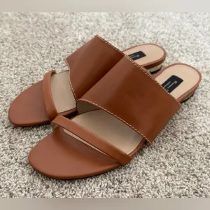 Massimo Dutti leather slip on sandals