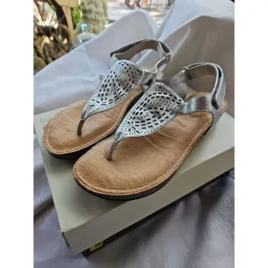 Me Too SILVER LEATHER Sandals &quot;Cicely&quot; Soho Metallic w/Ankle Strap 8.5 NEW‎