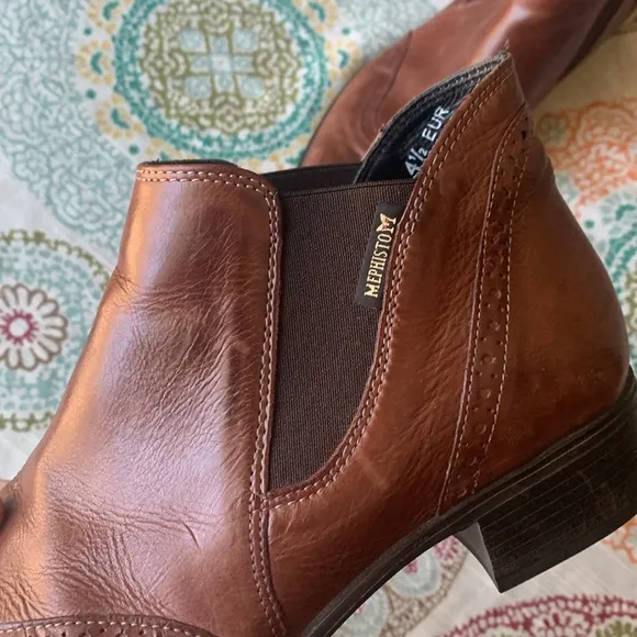 Memphisto Women’s Chelsea Boots  7 EUC