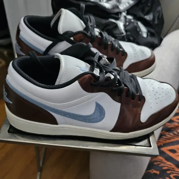 Mens 11 air jordan low sneakers