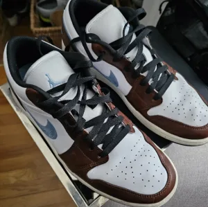 Mens 11 air jordan low sneakers