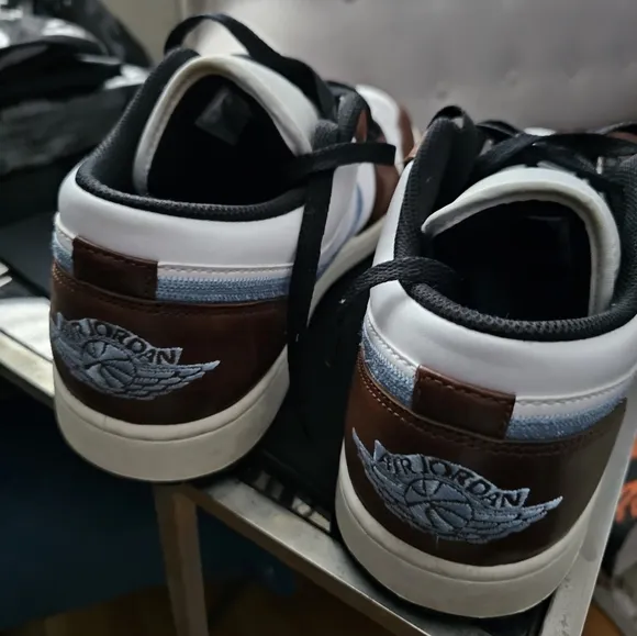 Mens 11 air jordan low sneakers