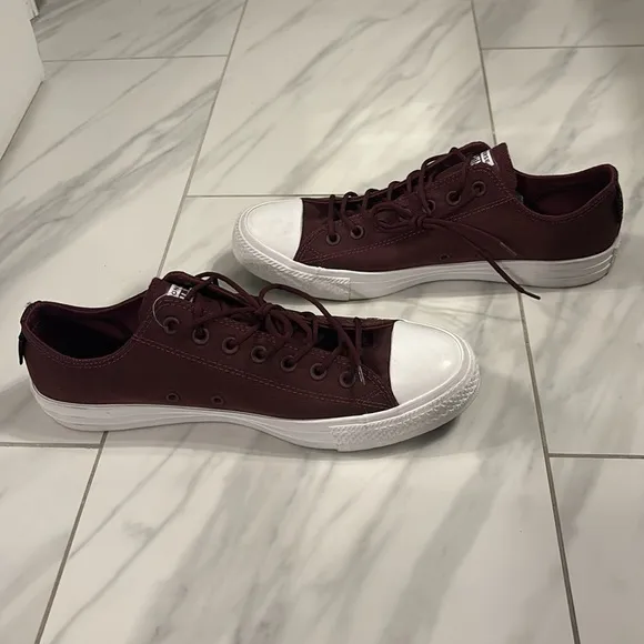 Men’s Converse Low Top Sneakers