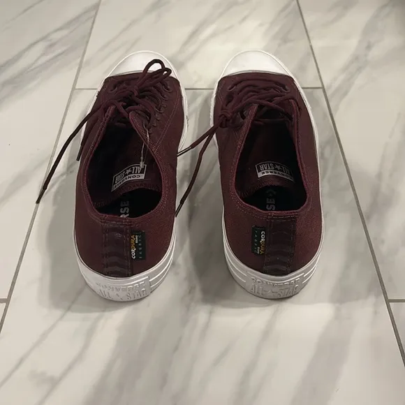 Men’s Converse Low Top Sneakers