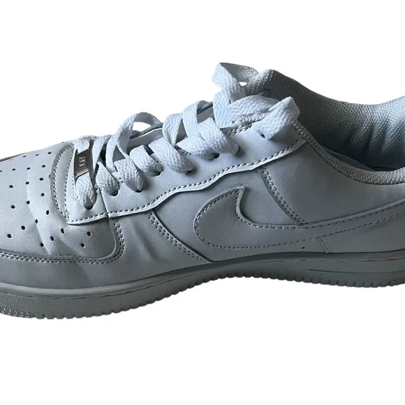 Men’s Nike Air Force 1 White Low Top Sneakers Size 10