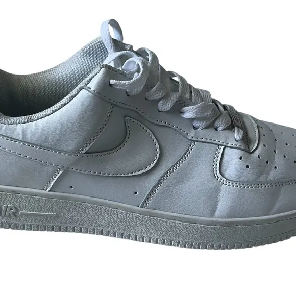 Men’s Nike Air Force 1 White Low Top Sneakers Size 10
