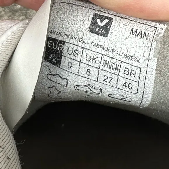 Men’s Veja Sneakers Size 9 V-10