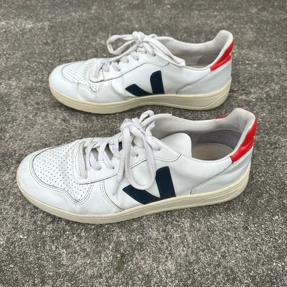 Men’s Veja Sneakers Size 9 V-10