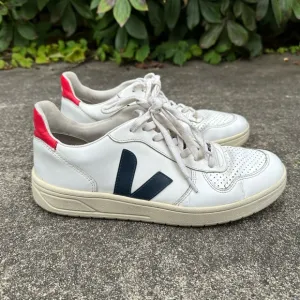 Men’s Veja Sneakers Size 9 V-10