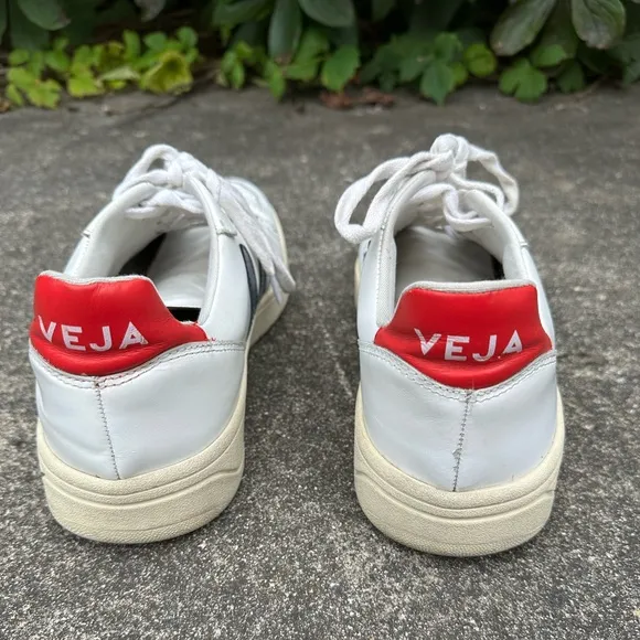 Men’s Veja Sneakers Size 9 V-10