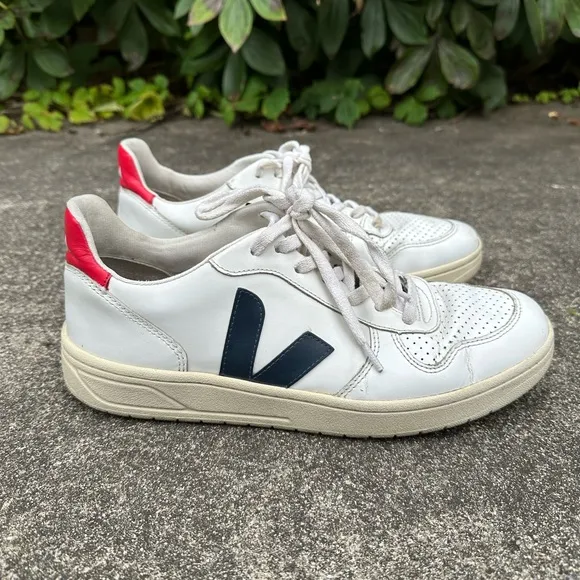 Men’s Veja Sneakers Size 9 V-10