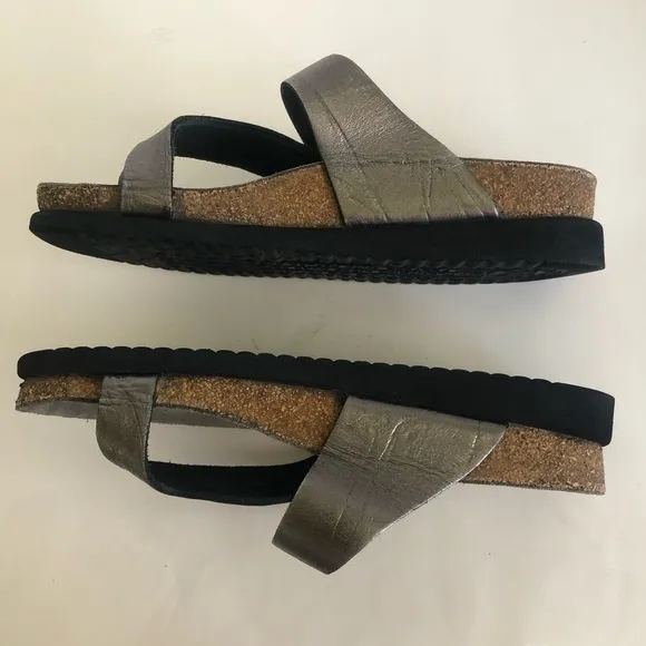 Mephisto Helen Gray Metallic Water-Repellent Leather Slip-On Thong Sandals 5/35