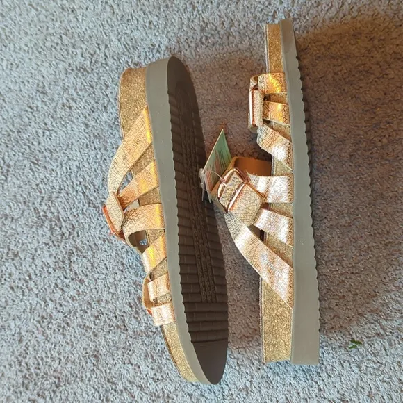 Mephisto Helisa Rose Gold Dual-Strap Cushioned Sandals