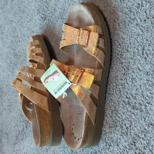 Mephisto Helisa Rose Gold Dual-Strap Cushioned Sandals