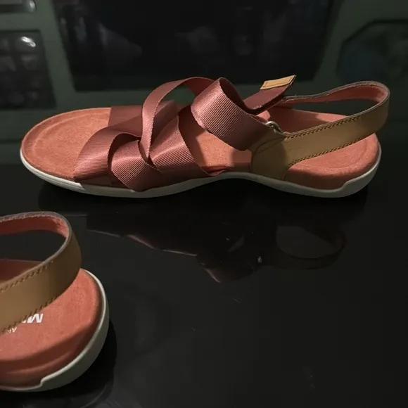 Merrell Dusty Rose Pink Redwood Sandals Adjustable Strap Vacation NWOB Size 9