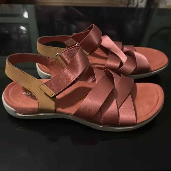 Merrell Dusty Rose Pink Redwood Sandals Adjustable Strap Vacation NWOB Size 9