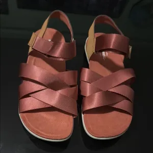 Merrell Dusty Rose Pink Redwood Sandals Adjustable Strap Vacation NWOB Size 9