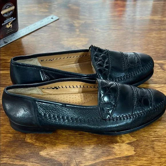 Mezlan Black Leather Loafers with Braided Design