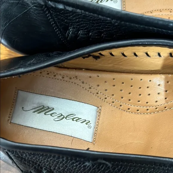 Mezlan Black Leather Loafers with Braided Design