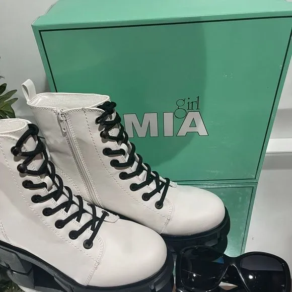 MIA Combat boots
