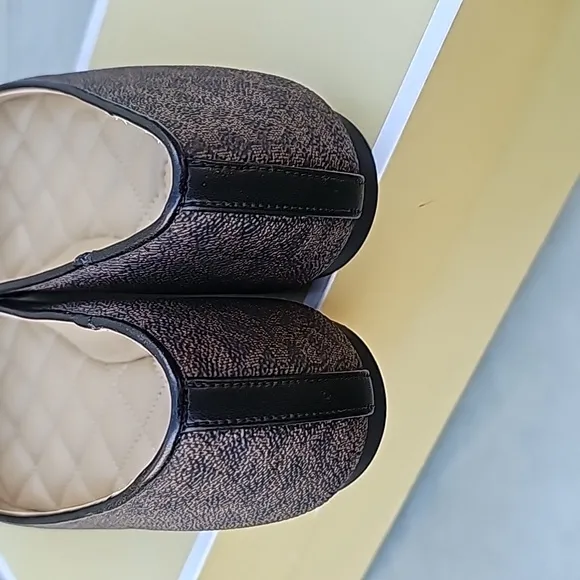 Michael Kors Ballet Flats with MK Logo and Quilted Lining