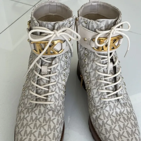 MICHAEL KORS Combat Boots! 🤍