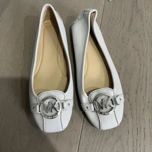 Michael Kors Leather Fulton Flats Grey Silver 6.5 NEW