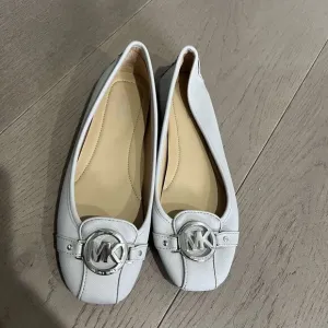 Michael Kors Leather Fulton Flats Grey Silver 7.5 NEW