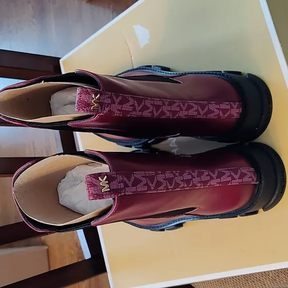 Michael Kors Ridley Chelsea boots-NEW