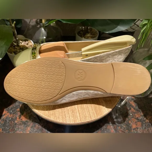 Michael Kors vanilla ballet flats MK mini logo w/ gold plate Slip on rubber sole