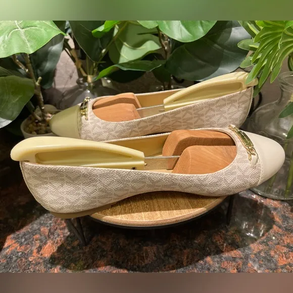 Michael Kors vanilla ballet flats MK mini logo w/ gold plate Slip on rubber sole