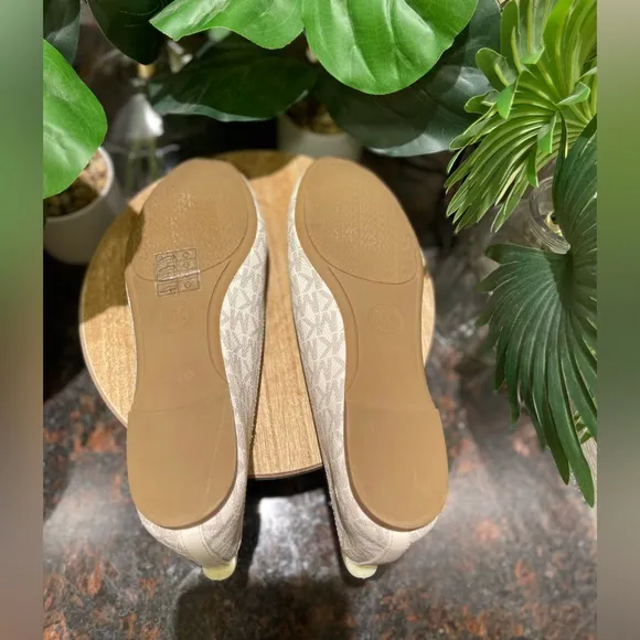 Michael Kors vanilla ballet flats MK mini logo w/ gold plate Slip on rubber sole