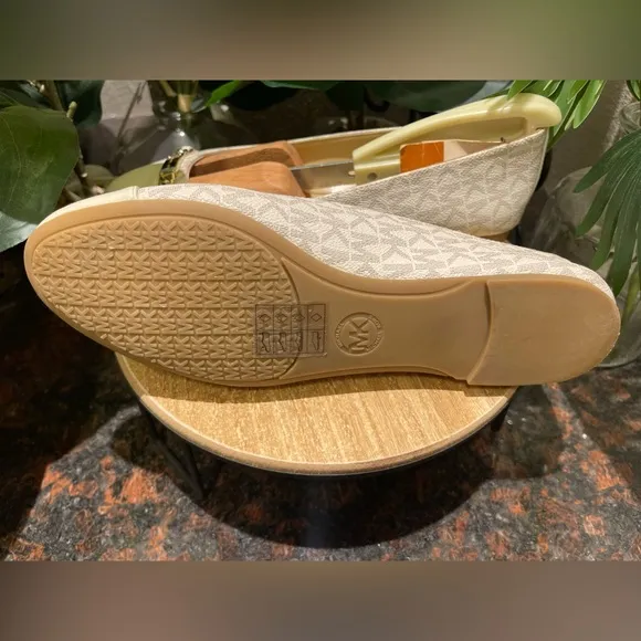 Michael Kors vanilla ballet flats MK mini logo w/ gold plate Slip on rubber sole