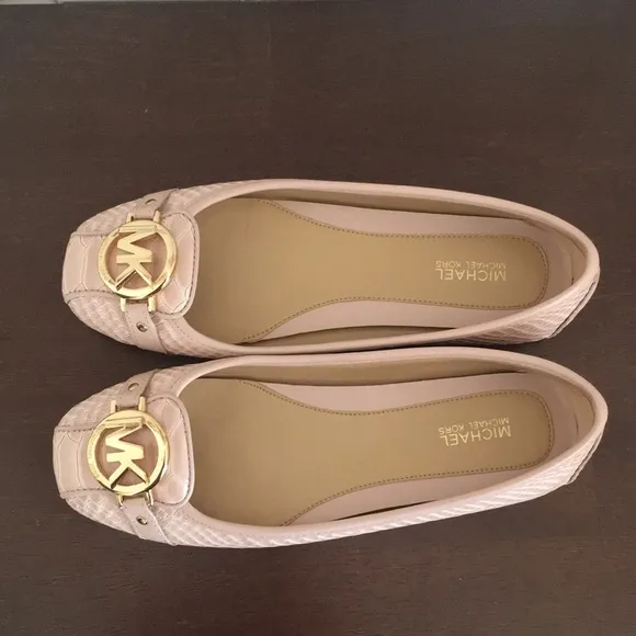 MICHAEL KORS Women's Shoes 6.5M Gold Logo Leather Flats Soft Pink Snake Skin