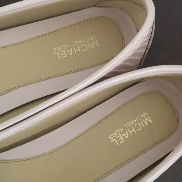 MICHAEL KORS Women's Shoes 6.5M Gold Logo Leather Flats Soft Pink Snake Skin