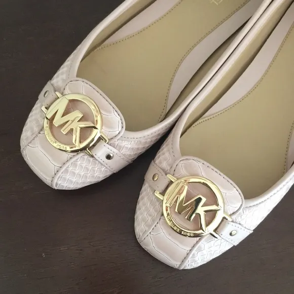 MICHAEL KORS Women's Shoes 6.5M Gold Logo Leather Flats Soft Pink Snake Skin