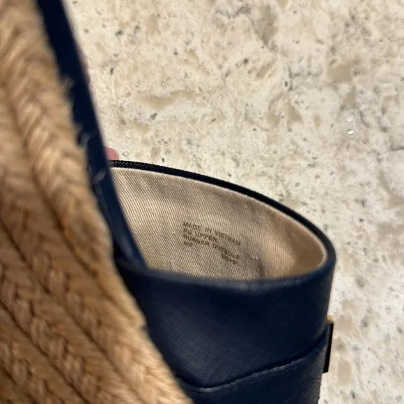 MICHAEL KORS~WOMENS~NAVY~ROUND TOE~SLIP ON SANDALS~WITH GOLD METAL LETTERS~BR