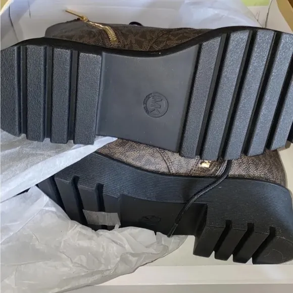 MICHAEL MICHAEL KORS Bryce Combat Boots Sz 9.5M