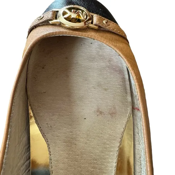 Michael Michael Kors Size 7.5 Black/Camel Driving Loafers Flats Gold Medallion
