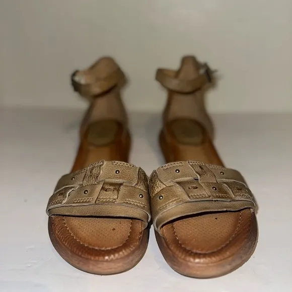 Miz Mooz | Indra Sandal in Tan Euro size 41