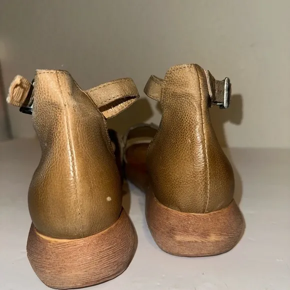 Miz Mooz | Indra Sandal in Tan Euro size 41