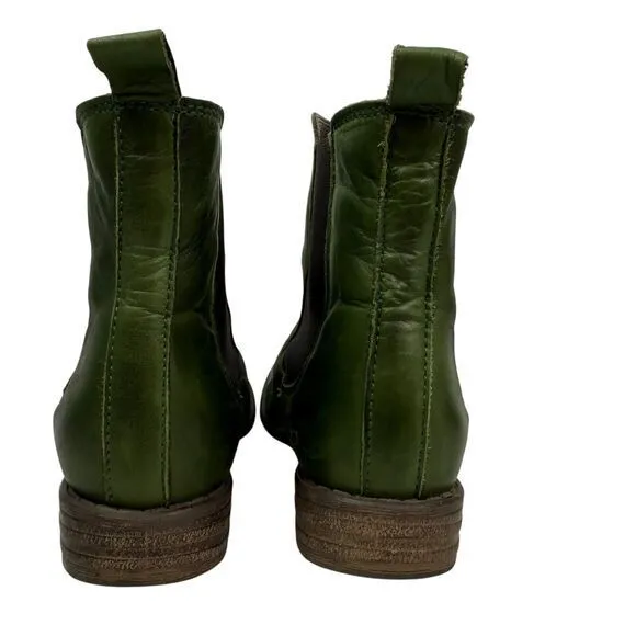 Miz Mooz Lissie Green Kiwi‎ Antique Leather Ruched Chelsea Ankle Boots Size 7